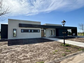 VENTA CASA SAN SEBASTIAN AREA 12 - 4 AMBIENTES