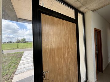 VENTA CASA SAN SEBASTIAN AREA 12 - 4 AMBIENTES