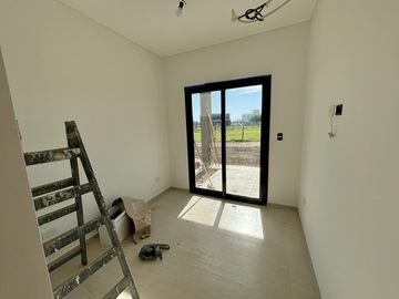 VENTA CASA SAN SEBASTIAN AREA 12 - 4 AMBIENTES