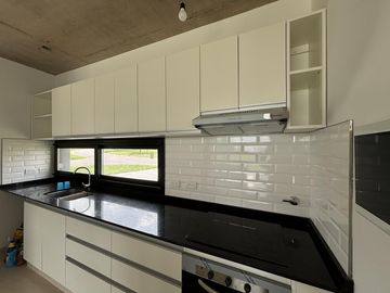 VENTA CASA SAN SEBASTIAN AREA 12 - 4 AMBIENTES
