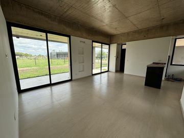 VENTA CASA SAN SEBASTIAN AREA 12 - 4 AMBIENTES