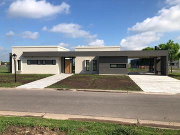 VENTA CASA SAN SEBASTIAN AREA 12 - 4 AMBIENTES