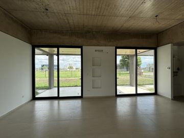 VENTA CASA SAN SEBASTIAN AREA 12 - 4 AMBIENTES