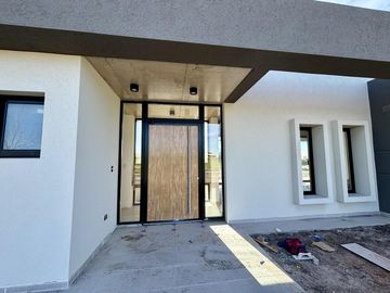 VENTA CASA SAN SEBASTIAN AREA 12 - 4 AMBIENTES