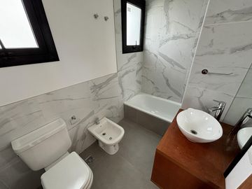 VENTA CASA SAN SEBASTIAN AREA 12 - 4 AMBIENTES