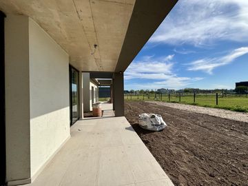 VENTA CASA SAN SEBASTIAN AREA 12 - 4 AMBIENTES