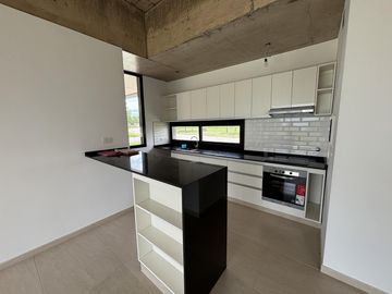 VENTA CASA SAN SEBASTIAN AREA 12 - 4 AMBIENTES