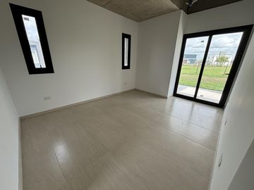VENTA CASA SAN SEBASTIAN AREA 12 - 4 AMBIENTES