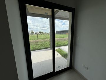 VENTA CASA SAN SEBASTIAN AREA 12 - 4 AMBIENTES