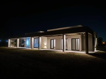 VENTA CASA SAN SEBASTIAN AREA 12 - 4 AMBIENTES