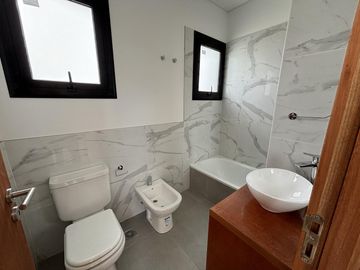 VENTA CASA SAN SEBASTIAN AREA 12 - 4 AMBIENTES