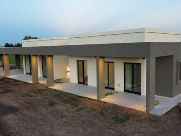 VENTA CASA SAN SEBASTIAN AREA 12 - 4 AMBIENTES