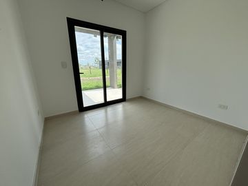 VENTA CASA SAN SEBASTIAN AREA 12 - 4 AMBIENTES