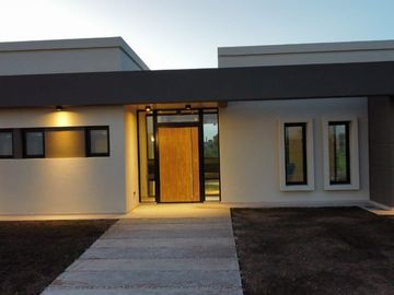 VENTA CASA SAN SEBASTIAN AREA 12 - 4 AMBIENTES
