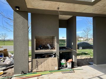 VENTA CASA SAN SEBASTIAN AREA 12 - 4 AMBIENTES