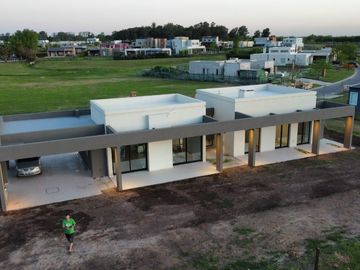 VENTA CASA SAN SEBASTIAN AREA 12 - 4 AMBIENTES