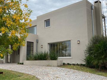 Espectacular Casa a la laguna con 4 dormitorios en  Canton Islas PG