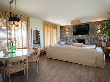 Espectacular Casa a la laguna con 4 dormitorios en  Canton Islas PG