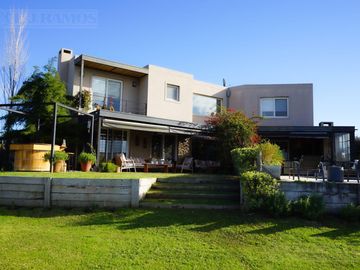 Espectacular Casa a la laguna con 4 dormitorios en  Canton Islas PG