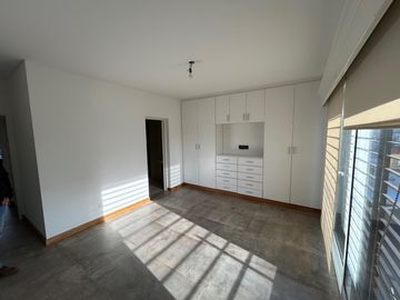 Se toma propiedad en p/pago, departamento 3 dormitorios c/ 2 cocheras, como a estrenar
