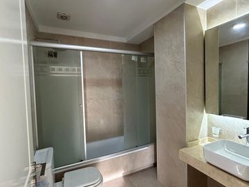 Se toma propiedad en p/pago, departamento 3 dormitorios c/ 2 cocheras, como a estrenar