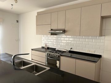 Se toma propiedad en p/pago, departamento 3 dormitorios c/ 2 cocheras, como a estrenar