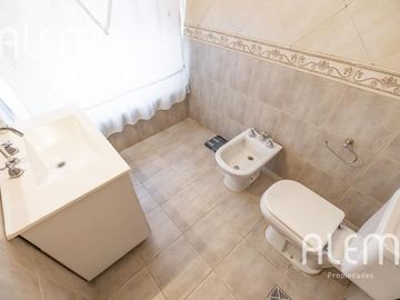 Casa de 5 dormitorios en venta en Echeverría del Lago