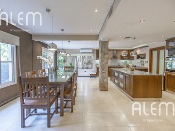Casa de 5 dormitorios en venta en Echeverría del Lago