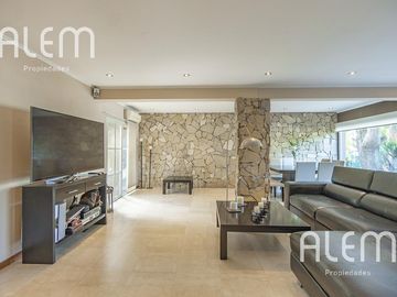Casa de 5 dormitorios en venta en Echeverría del Lago