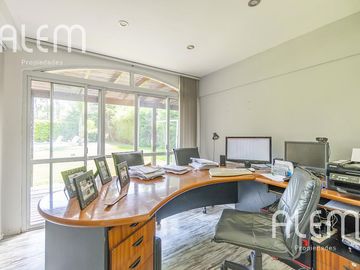 Casa de 5 dormitorios en venta en Echeverría del Lago