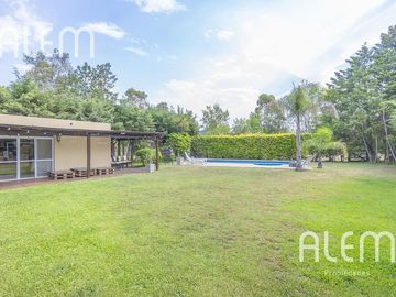 Casa de 5 dormitorios en venta en Echeverría del Lago