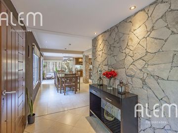 Casa de 5 dormitorios en venta en Echeverría del Lago