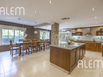 Casa de 5 dormitorios en venta en Echeverría del Lago