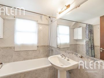 Casa de 5 dormitorios en venta en Echeverría del Lago