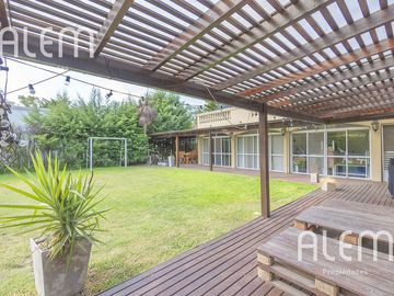 Casa de 5 dormitorios en venta en Echeverría del Lago