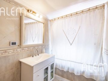 Casa de 5 dormitorios en venta en Echeverría del Lago