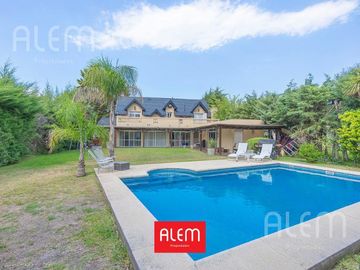 Casa de 5 dormitorios en venta en Echeverría del Lago