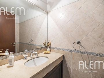 Casa de 5 dormitorios en venta en Echeverría del Lago