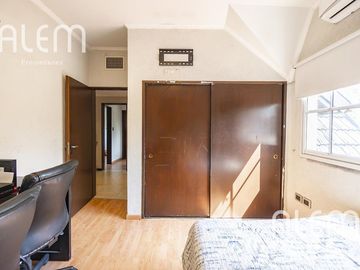 Casa de 5 dormitorios en venta en Echeverría del Lago