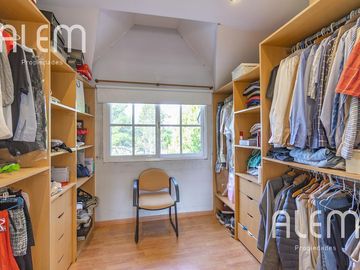 Casa de 5 dormitorios en venta en Echeverría del Lago