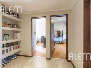 Casa de 5 dormitorios en venta en Echeverría del Lago