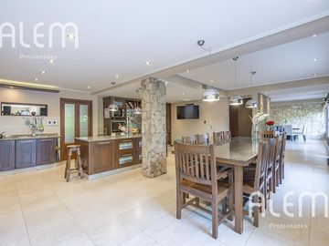 Casa de 5 dormitorios en venta en Echeverría del Lago