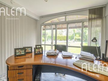 Casa de 5 dormitorios en venta en Echeverría del Lago