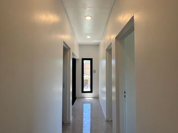 Casa a estrenar en  barrio Altos del Casco lote central