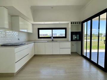 VENTA, CASA, SAN MATIAS, AREA 1, LOTE AL 100, 5 AMBIENTES