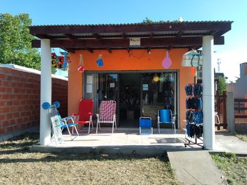 Casa en venta - 2 Dormitorios 1 Baño - Local - Cocheras - 500Mts2 - Nueva Atlantis