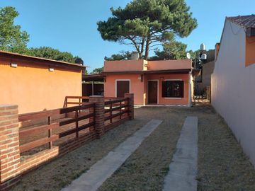 Casa en venta - 2 Dormitorios 1 Baño - Local - Cocheras - 500Mts2 - Nueva Atlantis