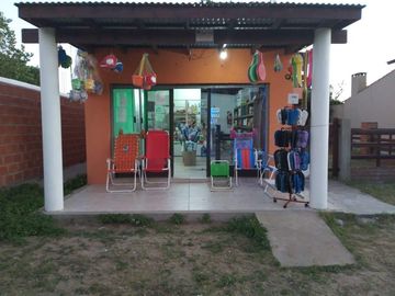 Casa en venta - 2 Dormitorios 1 Baño - Local - Cocheras - 500Mts2 - Nueva Atlantis