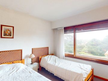 Venta - Casa de 8 ambientes en Pinamar - 100m del mar