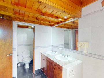 Venta - Casa de 8 ambientes en Pinamar - 100m del mar